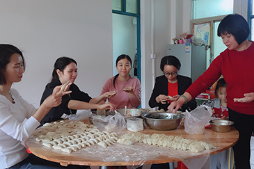 銳天歡聚一堂過冬至，其樂融融包餃子